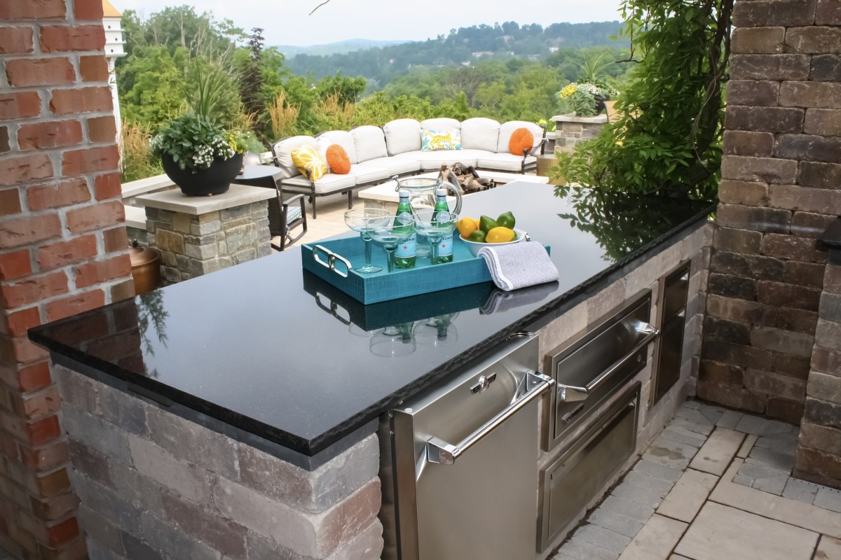 Outdoor kitchen and retreat