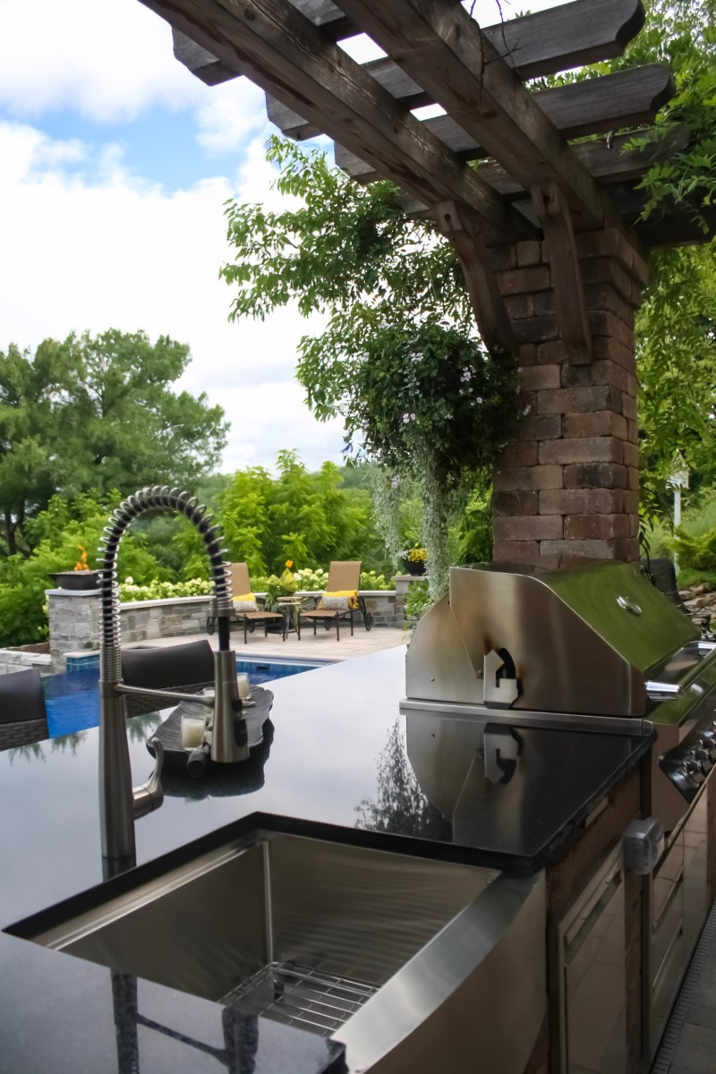 Outdoor Kitchen and Retreat